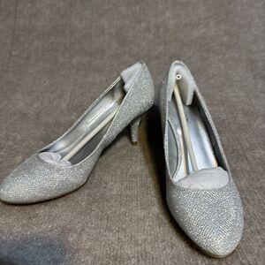 Call It Spring Women's Heels Size 8.5 Silver Sparkle Glitter Slip‎ On Closed Toe